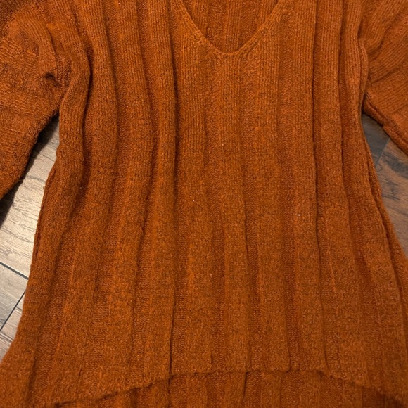 Rust colored sweater - Picture 2 of 2
